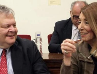 Χαμός στη Βουλή - Τ.Χριστοδουλοπούλου: «Φύγε» - Ε.Βενιζέλος: «Δε θα μου πεις πότε θα φύγω»